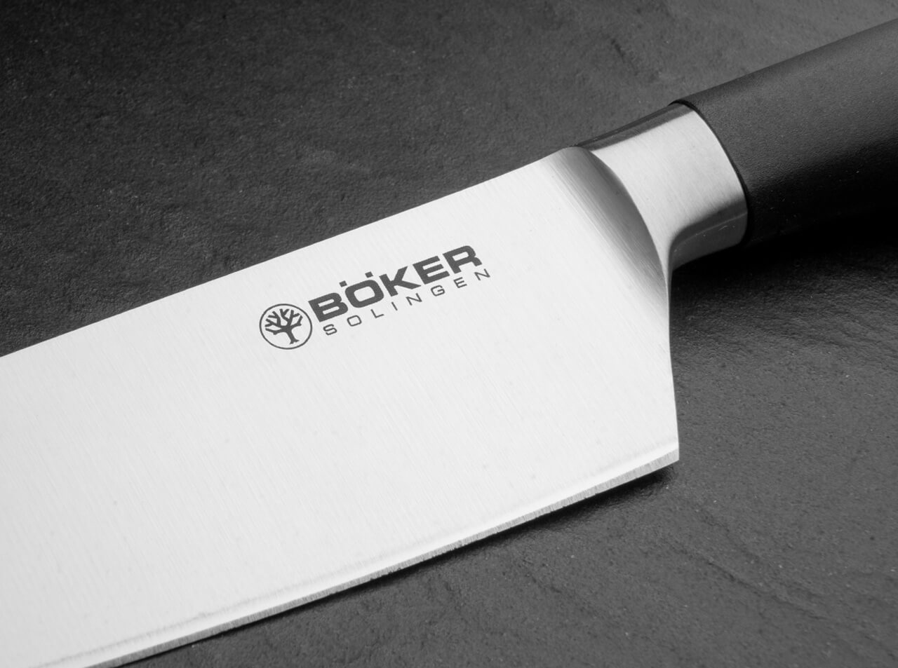 https://www.bokerusa.com/media/image/33/7d/7a/boeker-manufaktur-solingen-core-professional-chef-s-knife-small-130820_5.jpg