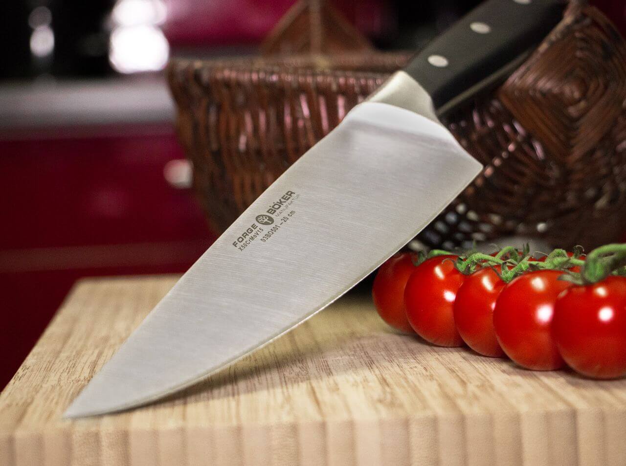 https://www.bokerusa.com/media/image/d6/35/3a/boeker-manufaktur-forge-chef-s-knife-03bo501_6.jpg